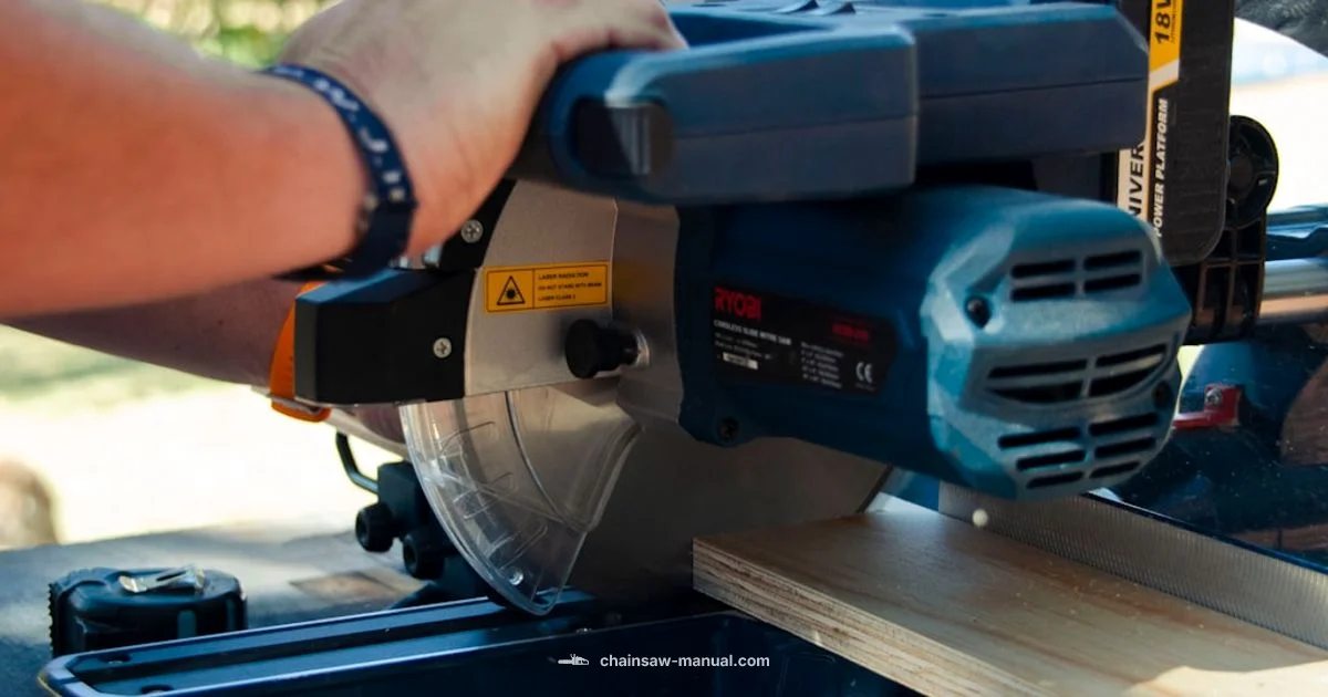 Right Chainsaw Chain - Chainsaw Manual