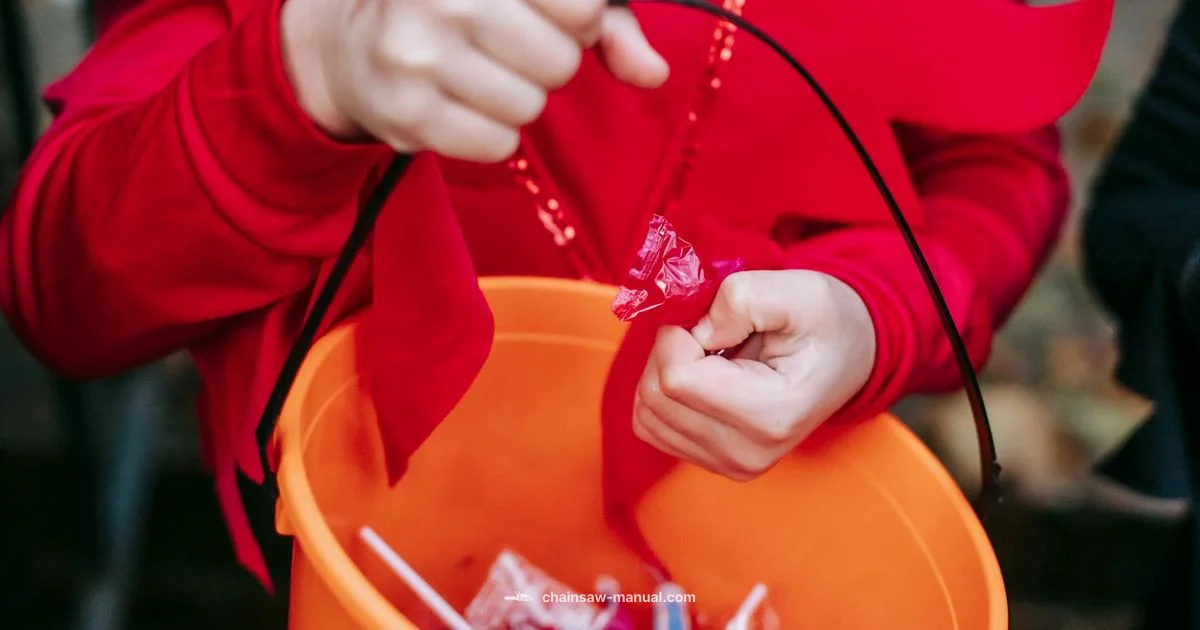 Chainsaw Candy Costume - Chainsaw Manual