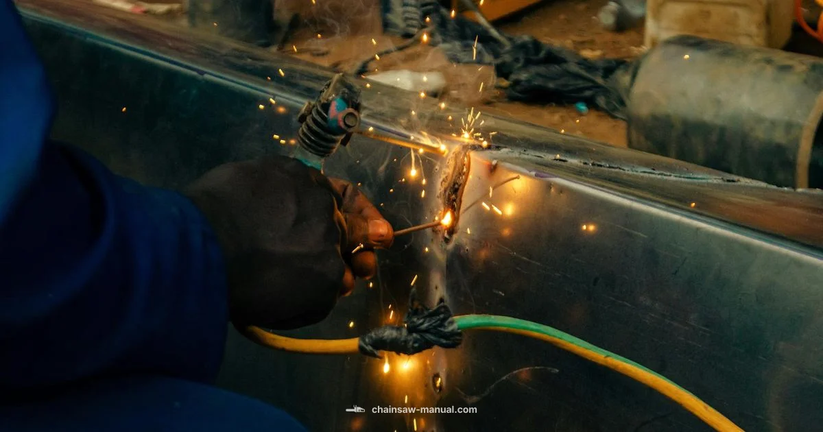 Shop Safely Shop Safely - Chainsaw Manual