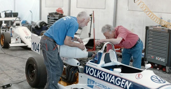 Fuel Injected Chainsaw - Chainsaw Manual