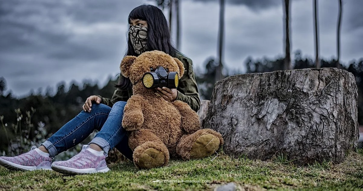 Chainsaw Safety Guide - Chainsaw Manual